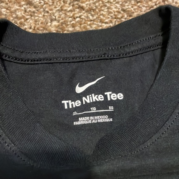 Nike basketball Tee. NWOT. - Picture 3 of 4